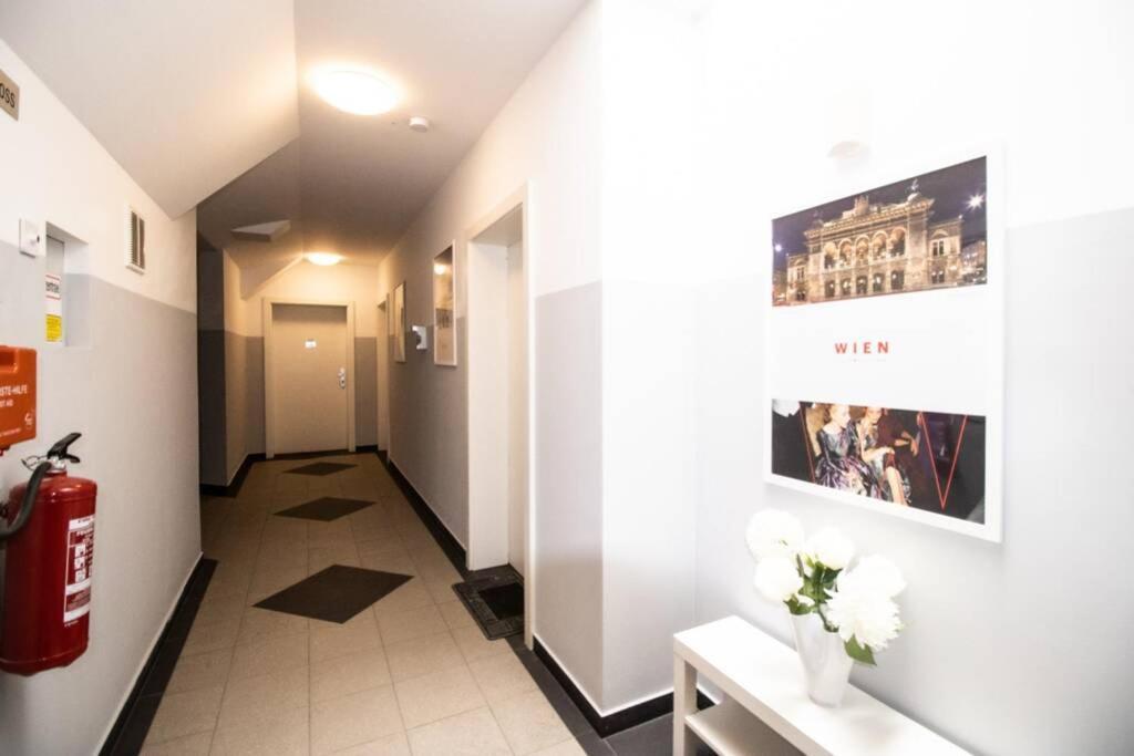 비엔나 Sunny & Cozy Penthouse With Balcony L Dg4'14 아파트 외부 사진