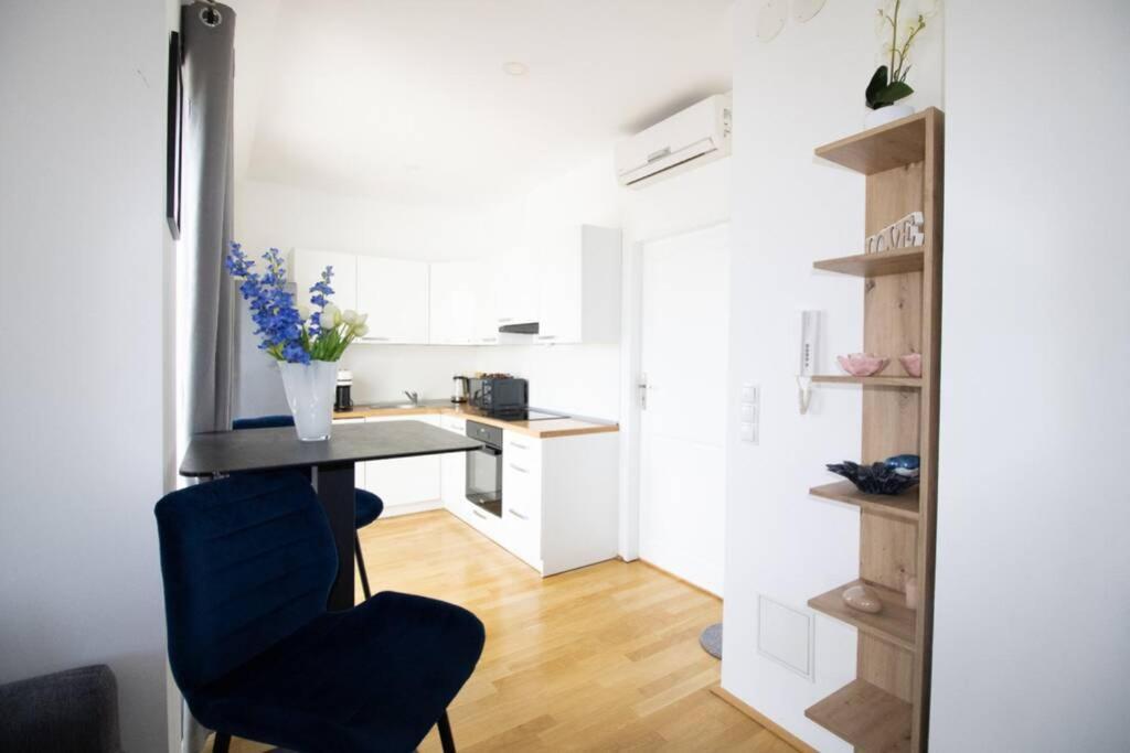 비엔나 Sunny & Cozy Penthouse With Balcony L Dg4'14 아파트 외부 사진
